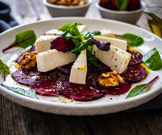 mag-rote-beete-carpaccio-adobestock-495131275-2