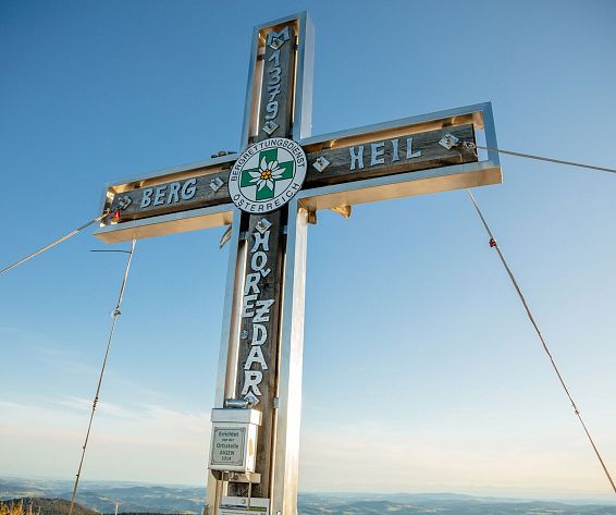 Mühlviertel_Gipfelkreuz_ Plöckenstein_AdobeStock_383607432