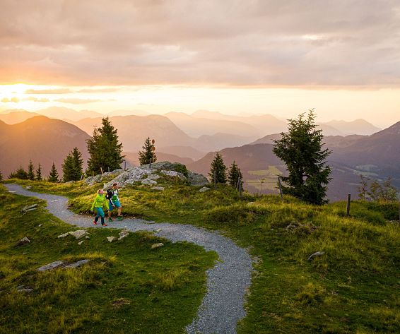 Hiking-with-evening-red-Scheffau-Photo-Stefan-Leitner-2©stefanleitner